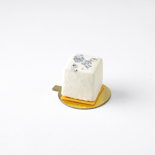 White Chocolate Raspberry Portion Cake